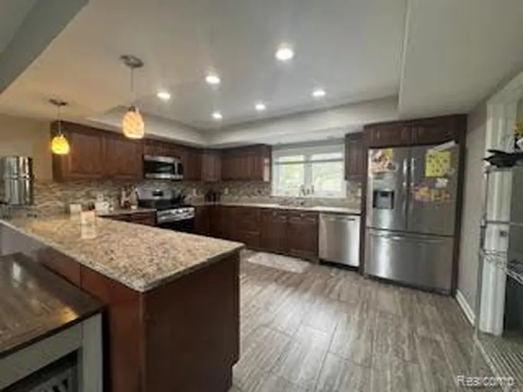 3700 Green Lake Road W West Bloomfield Charter Township MI 48324