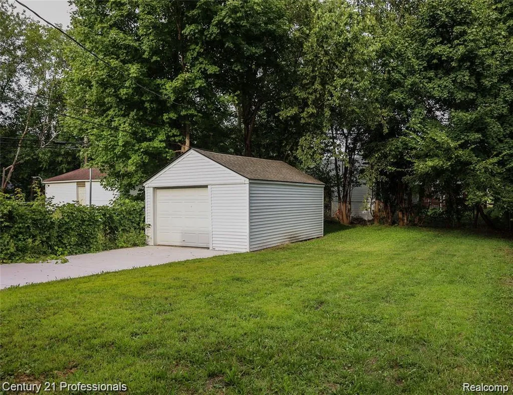 19372 Sunderland Road Detroit City MI 48219