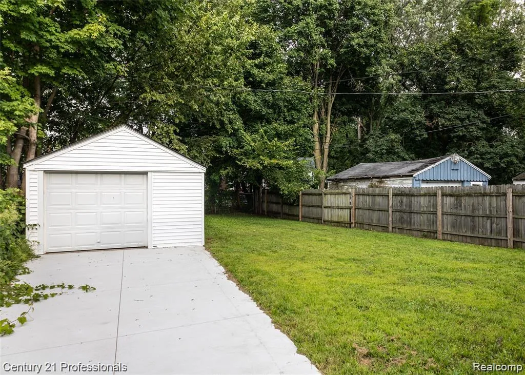 19372 Sunderland Road Detroit City MI 48219