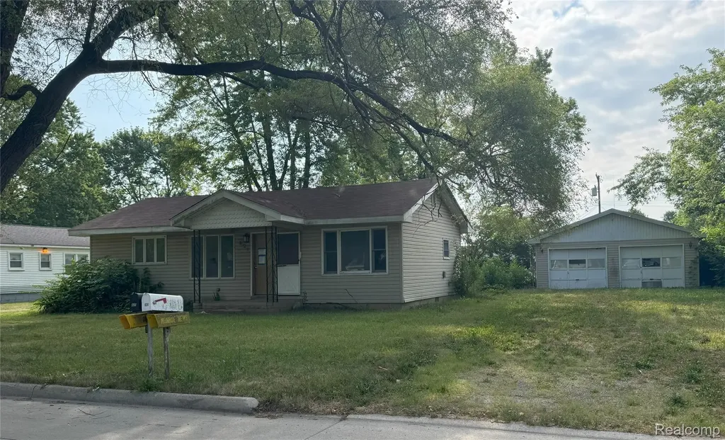 824 Harbor Avenue Monroe City MI 48162