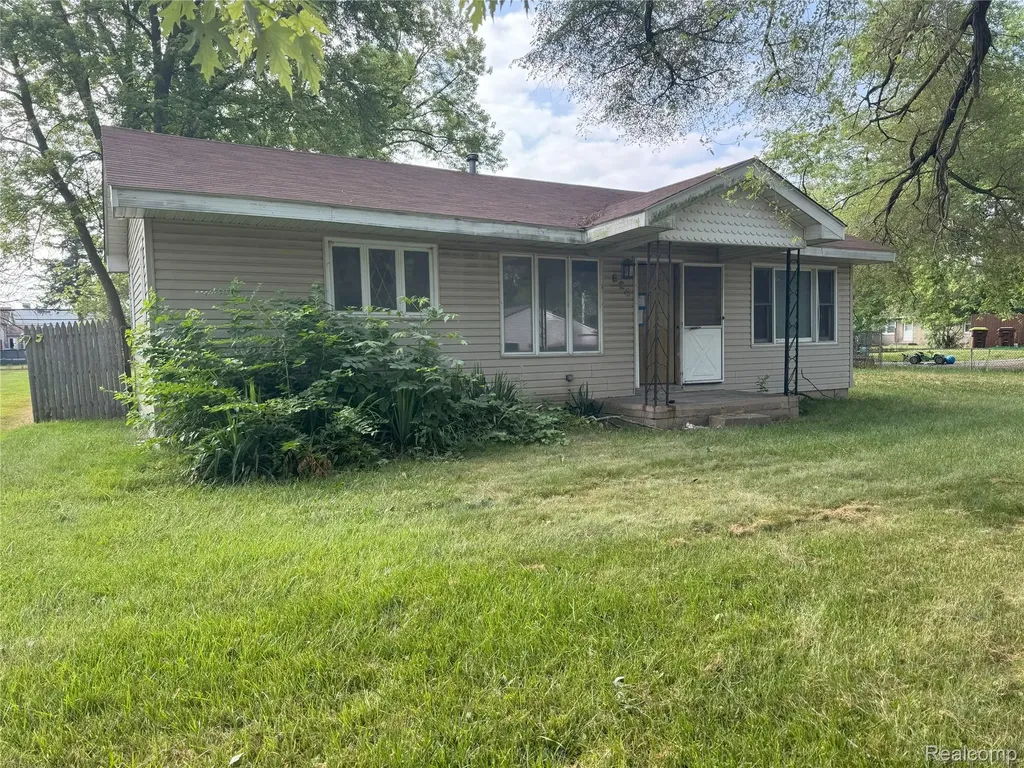 824 Harbor Avenue Monroe City MI 48162