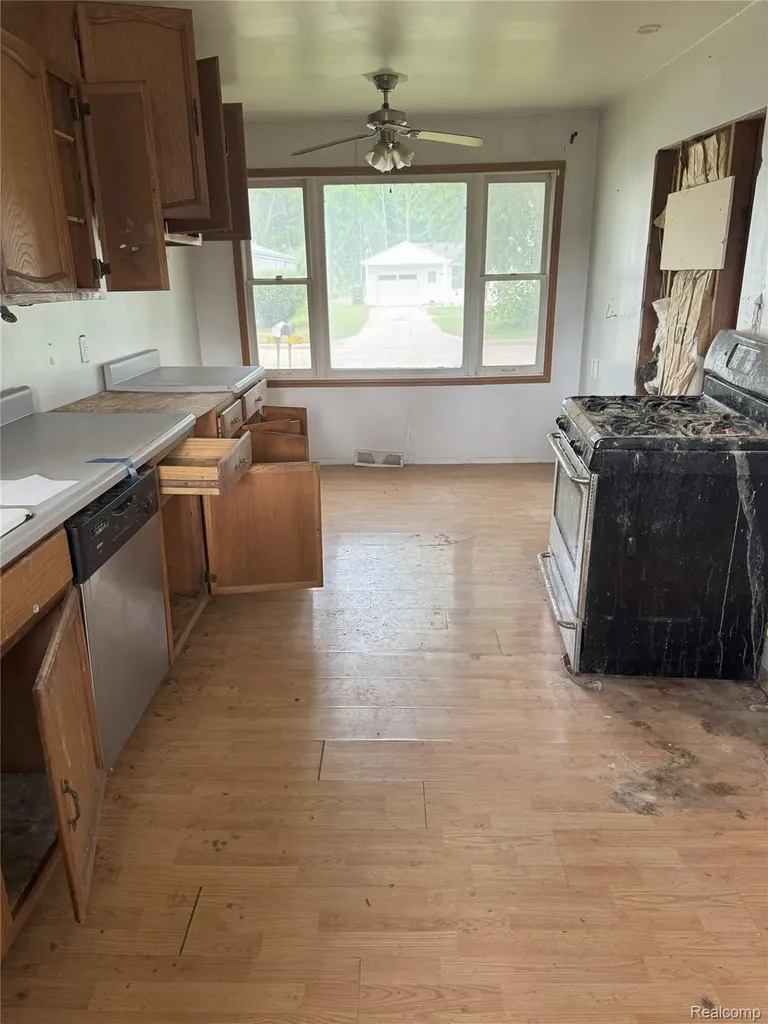 824 Harbor Avenue Monroe City MI 48162