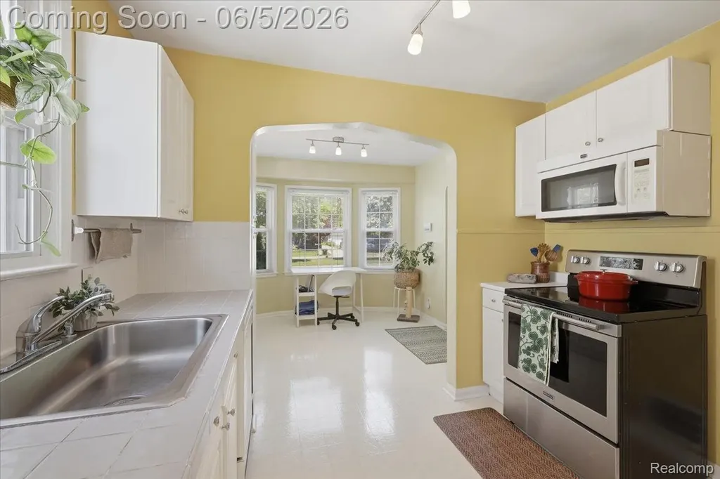 1959 Cass Boulevard Berkley City MI 48072
