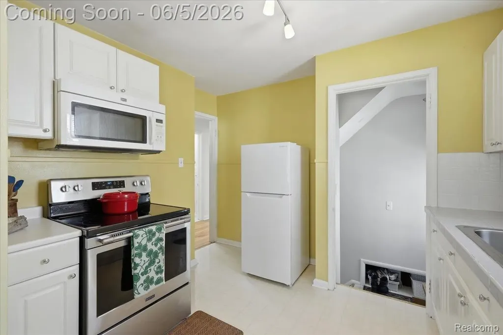 1959 Cass Boulevard Berkley City MI 48072
