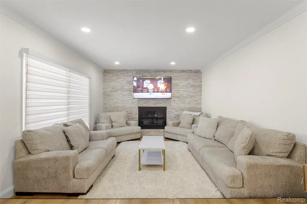 27020 Havelock Drive Dearborn Heights City MI 48127