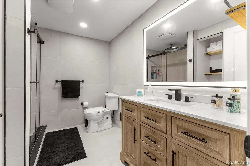 27020 Havelock Drive Dearborn Heights City MI 48127