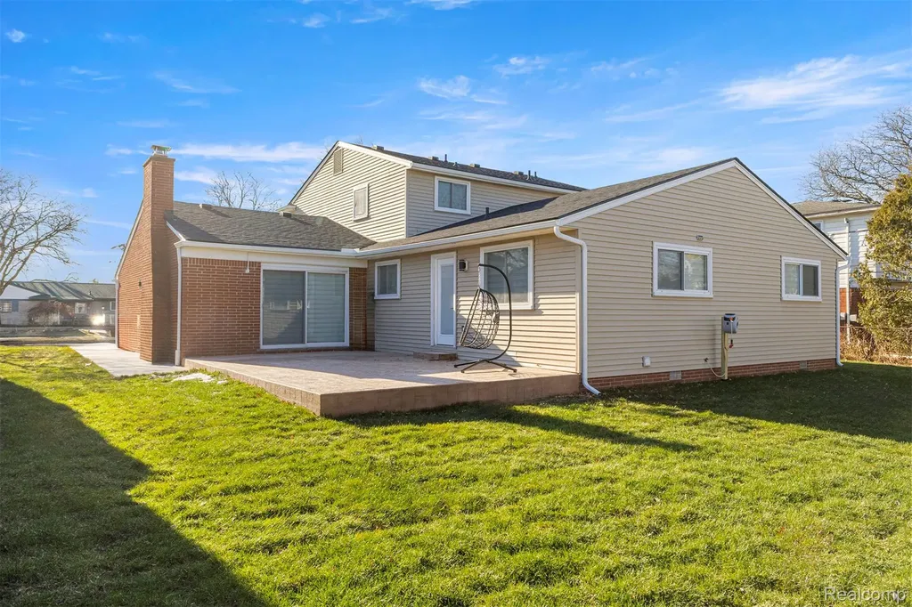 27020 Havelock Drive Dearborn Heights City MI 48127