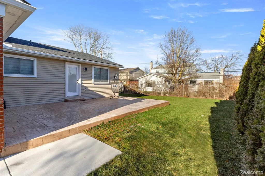 27020 Havelock Drive Dearborn Heights City MI 48127