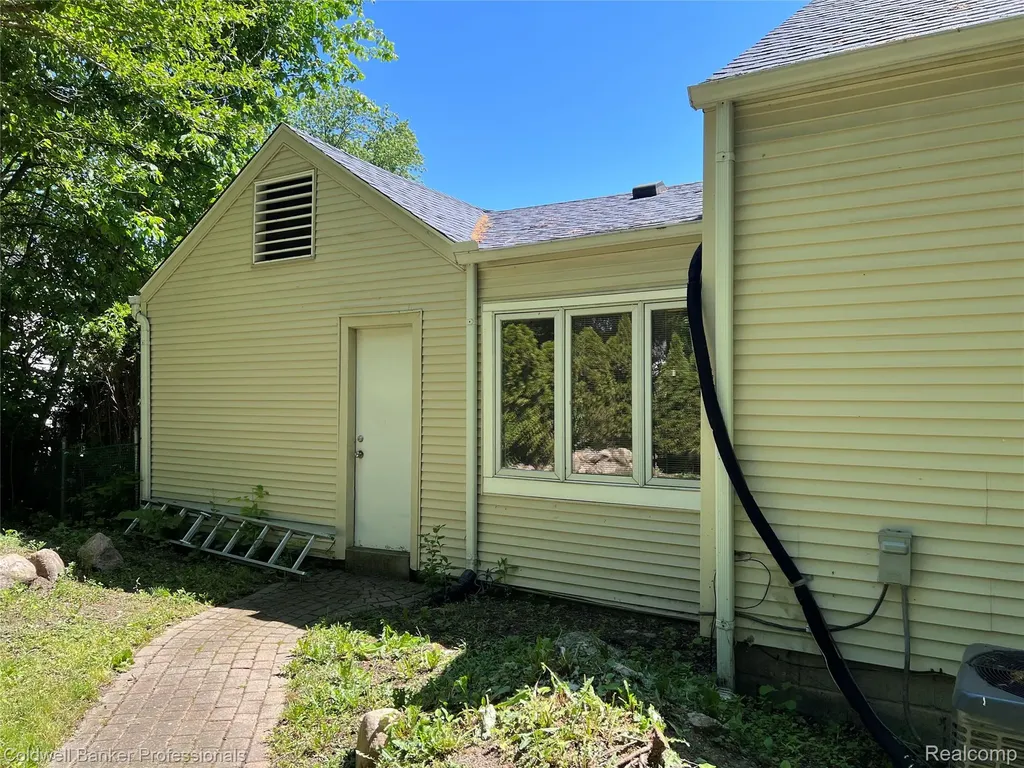 19925 Negaunee Redford Charter Township MI 48240