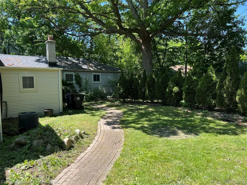 19925 Negaunee Redford Charter Township MI 48240
