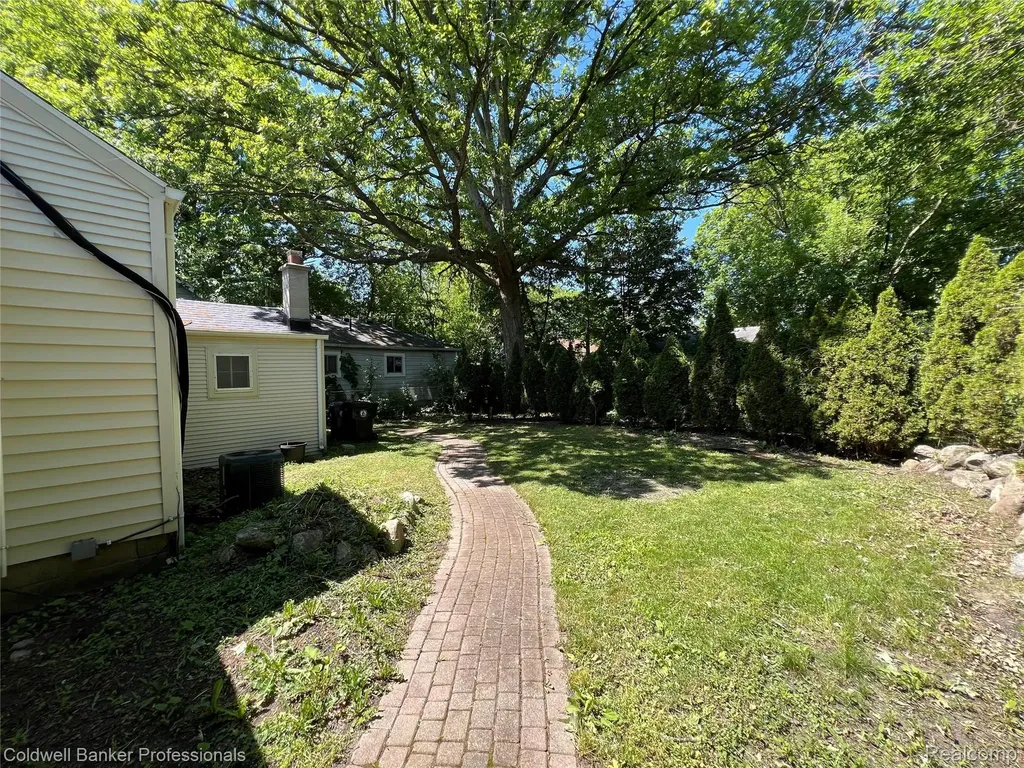19925 Negaunee Redford Charter Township MI 48240