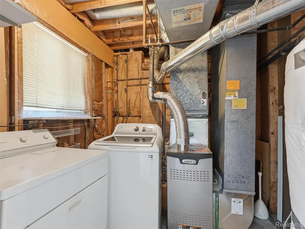 2934 Roundtree Drive Troy City MI 48083