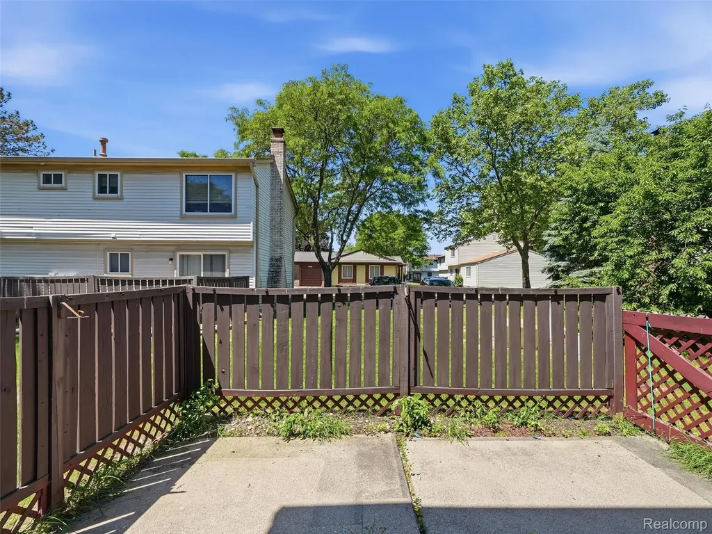 2934 Roundtree Drive Troy City MI 48083