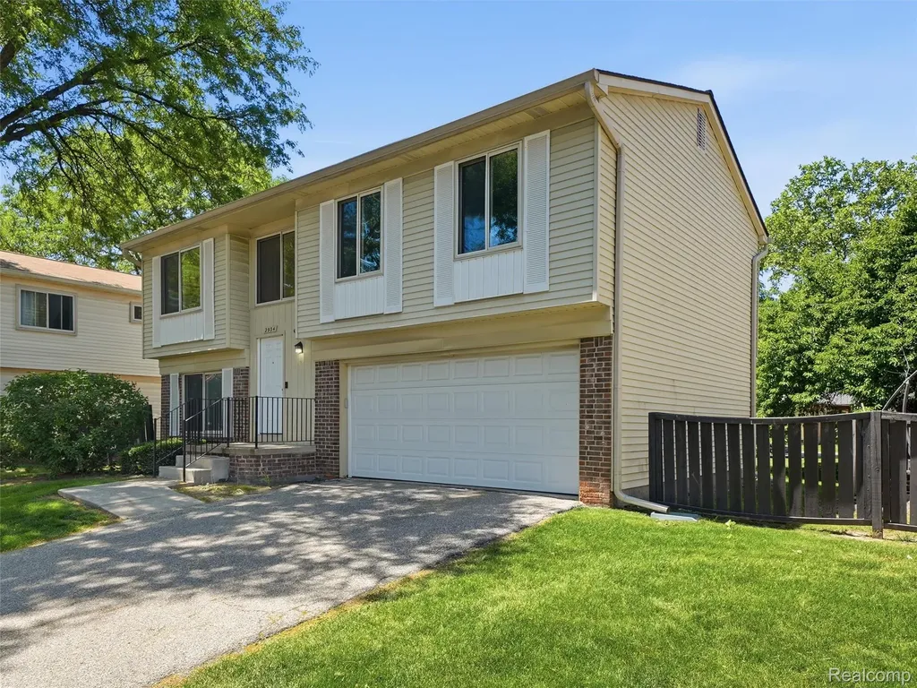 2934 Roundtree Drive Troy City MI 48083