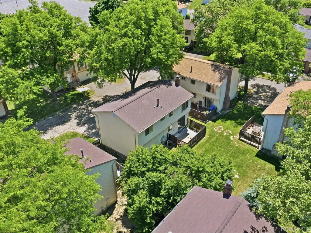 2934 Roundtree Drive Troy City MI 48083