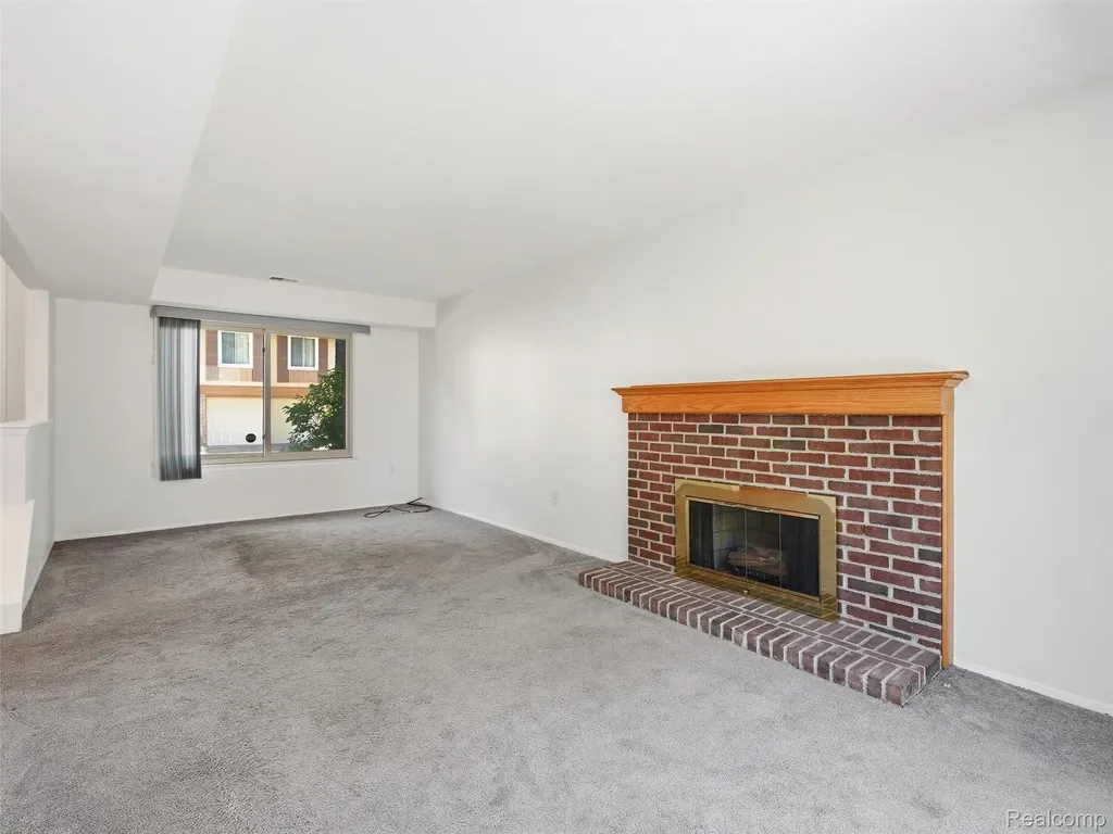 2934 Roundtree Drive Troy City MI 48083