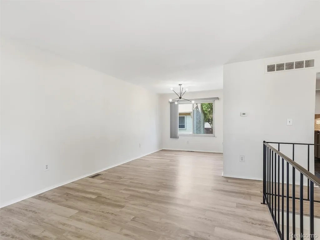 2934 Roundtree Drive Troy City MI 48083