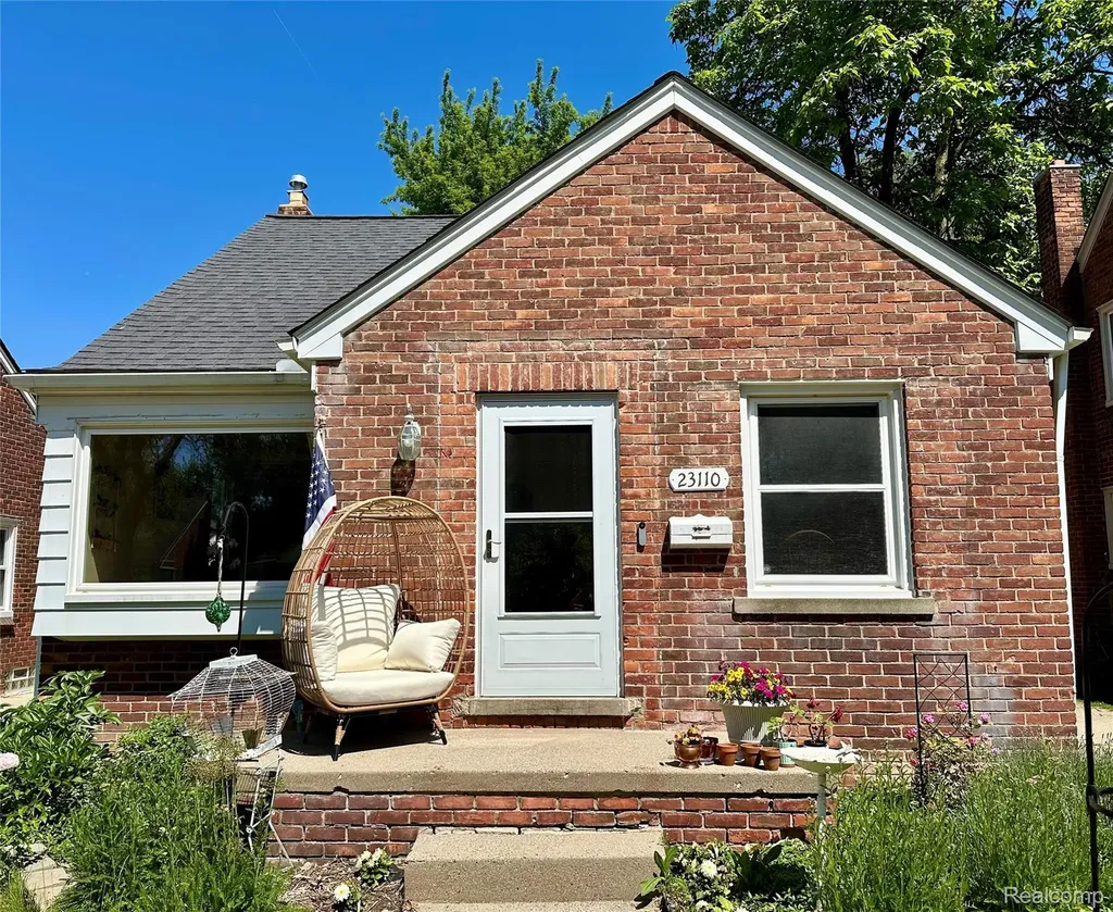 23110 Forest Street Oak Park City MI 48237