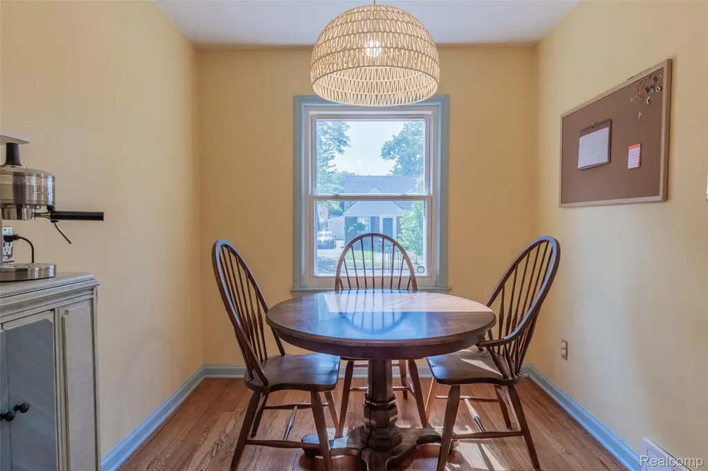 23110 Forest Street Oak Park City MI 48237