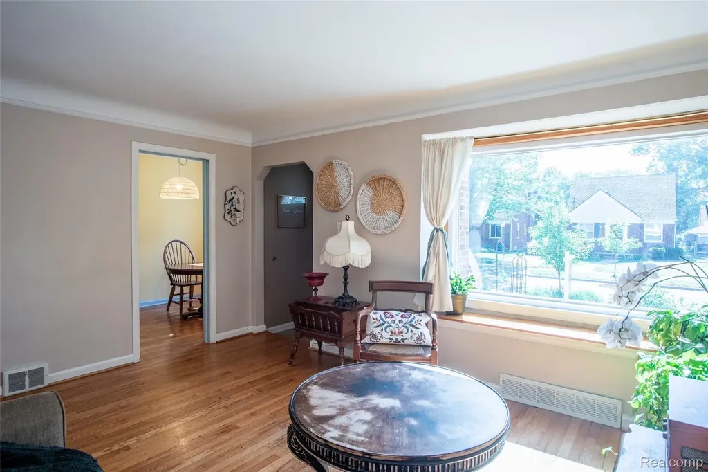 23110 Forest Street Oak Park City MI 48237