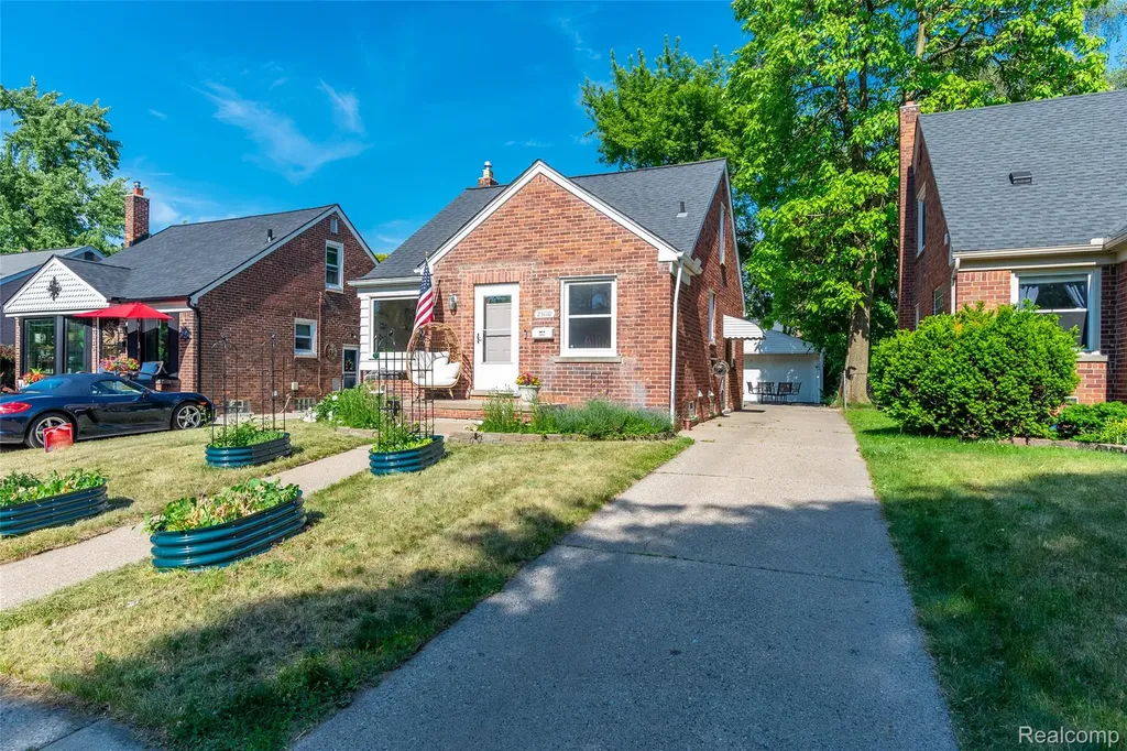 23110 Forest Street Oak Park City MI 48237