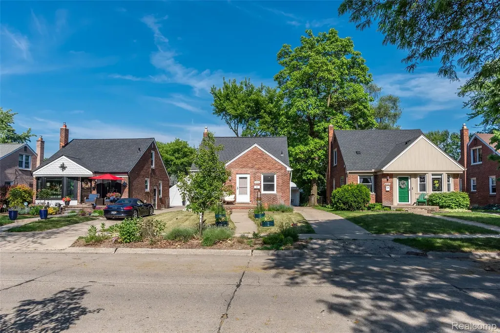 23110 Forest Street Oak Park City MI 48237