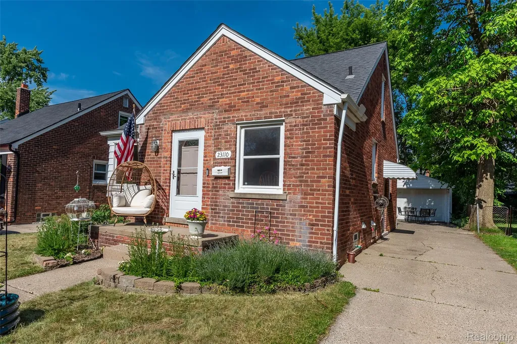 23110 Forest Street Oak Park City MI 48237