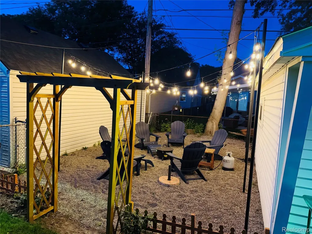 23110 Forest Street Oak Park City MI 48237