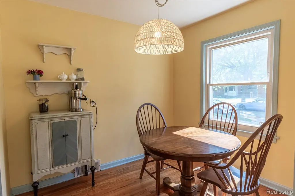 23110 Forest Street Oak Park City MI 48237
