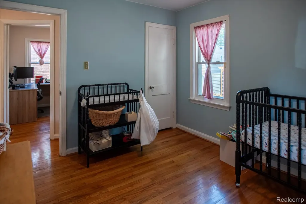 23110 Forest Street Oak Park City MI 48237