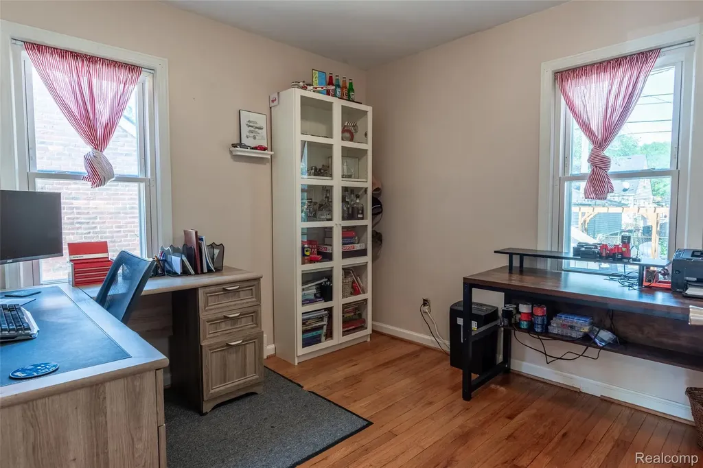 23110 Forest Street Oak Park City MI 48237