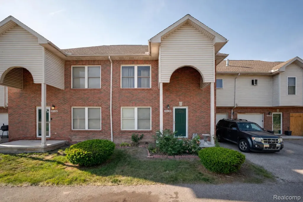 28136 Fortson Lane Inkster City MI 48141