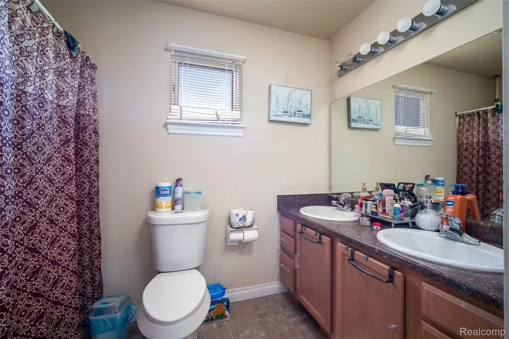 28136 Fortson Lane Inkster City MI 48141