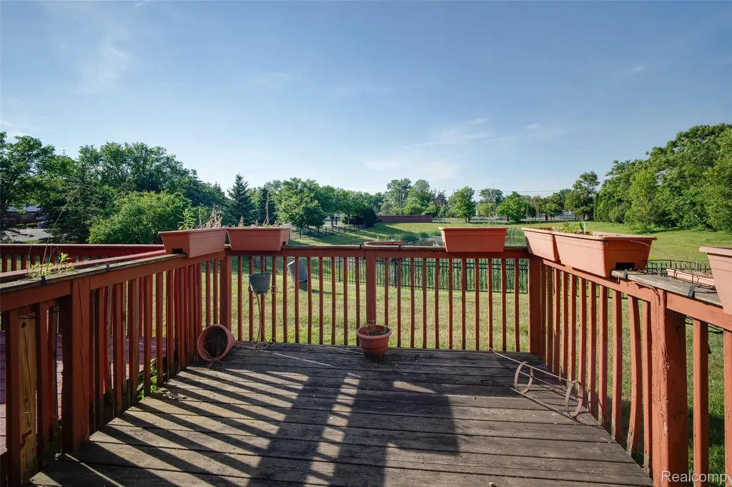 28136 Fortson Lane Inkster City MI 48141