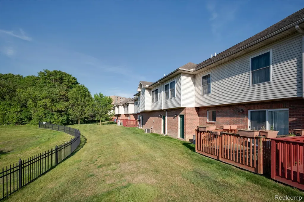28136 Fortson Lane Inkster City MI 48141