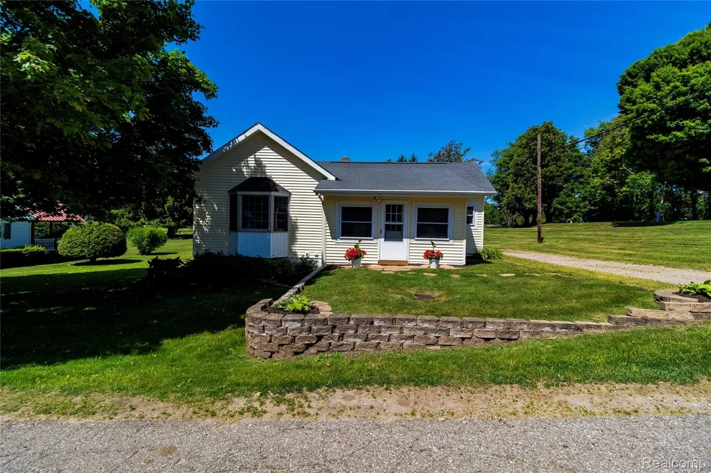 106 Washington Street Attica Township MI 48412
