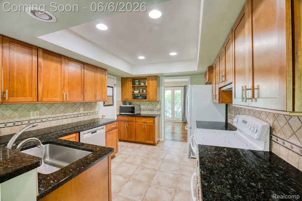 36275 Congress Road Farmington City MI 48335