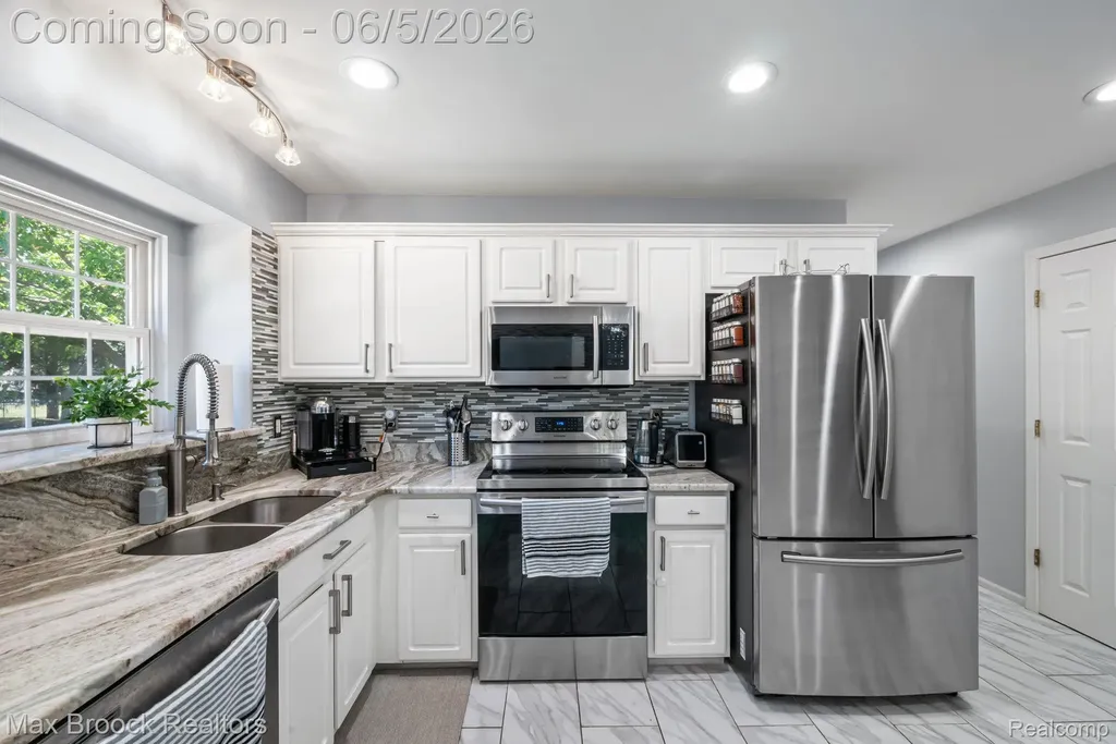 41222 Bermuda Drive Sterling Heights City MI 48314