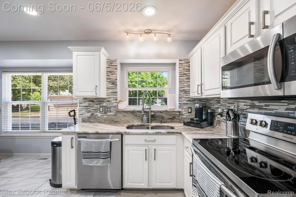 41222 Bermuda Drive Sterling Heights City MI 48314