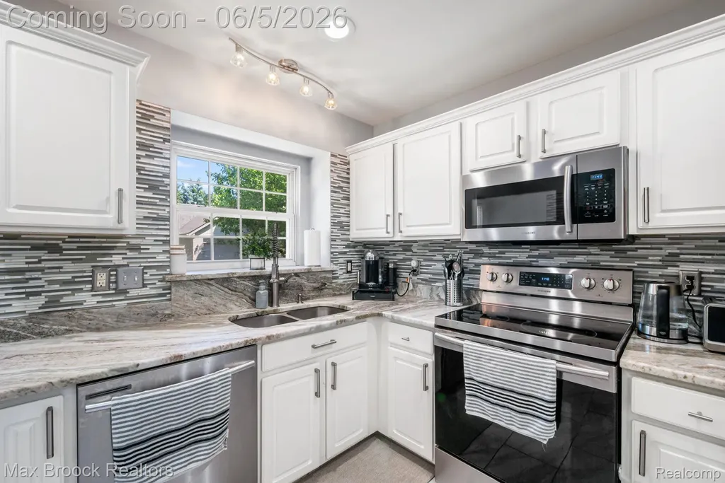 41222 Bermuda Drive Sterling Heights City MI 48314