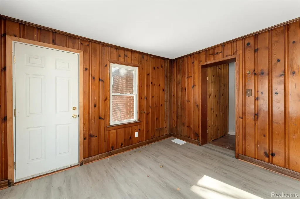 18704 Sunderland Road Detroit City MI 48219