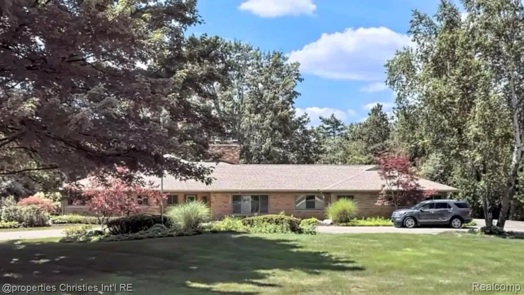 1640 Orchard Lane Bloomfield Hills City MI 48301