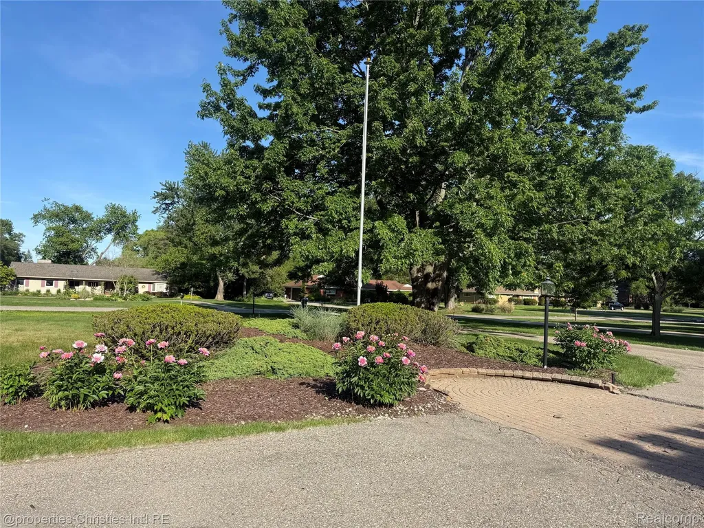 1640 Orchard Lane Bloomfield Hills City MI 48301