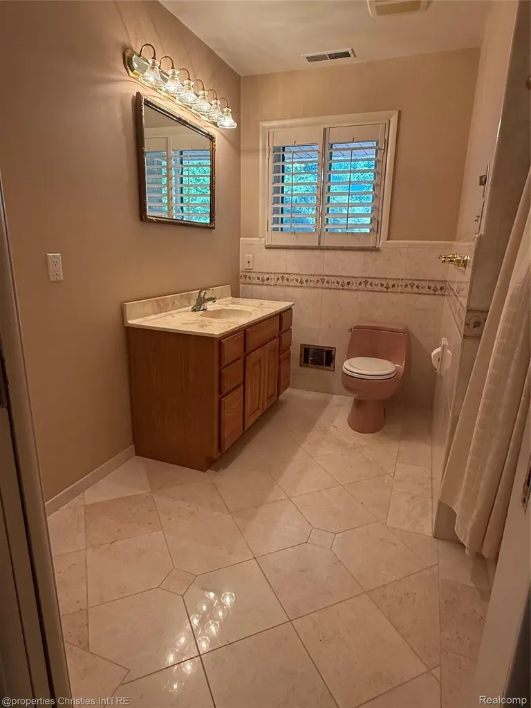 1640 Orchard Lane Bloomfield Hills City MI 48301