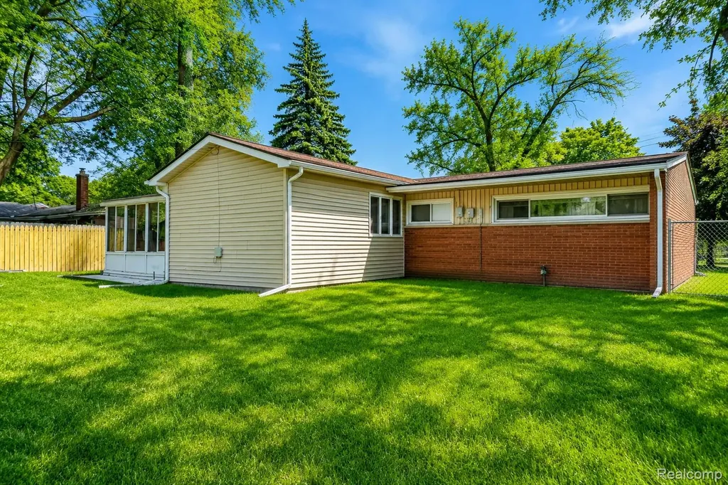 25538 Schoolcraft Redford Charter Township MI 48239