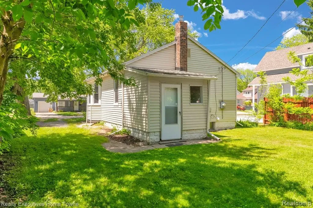 2720 Walnut Street Port Huron City MI 48060