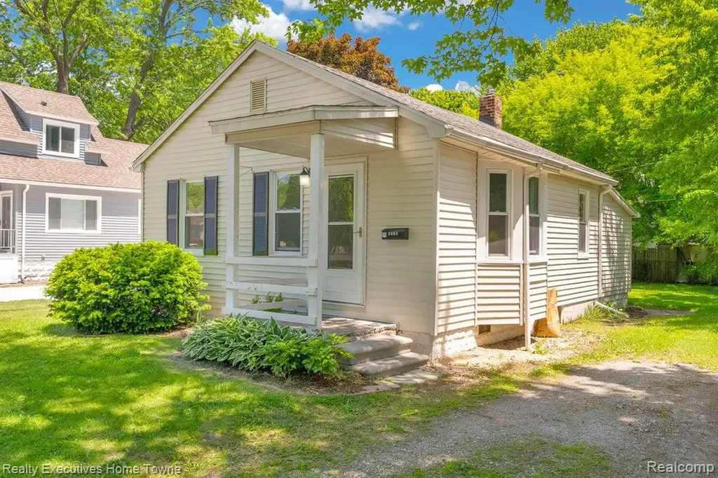 2720 Walnut Street Port Huron City MI 48060
