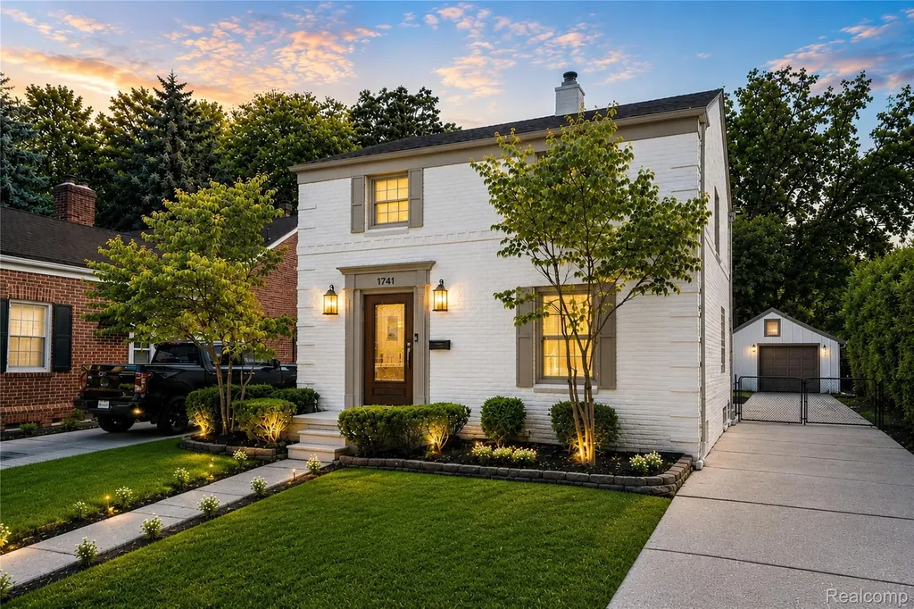 1741 Brys Drive Grosse Pointe Woods City MI 48236
