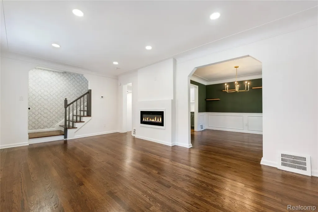 1741 Brys Drive Grosse Pointe Woods City MI 48236