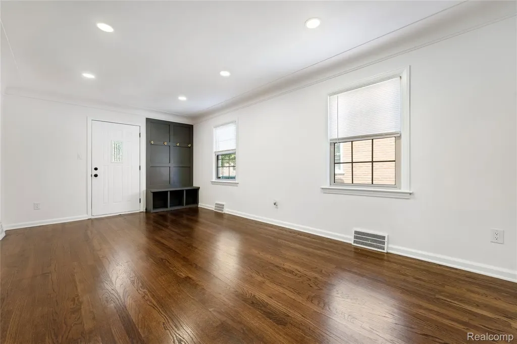 1741 Brys Drive Grosse Pointe Woods City MI 48236